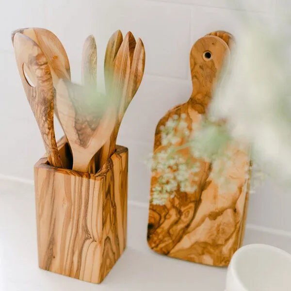 Econovo Econovo Holzbrettchen aus Olivenholz mit Griff – Produktbild 3 von 3