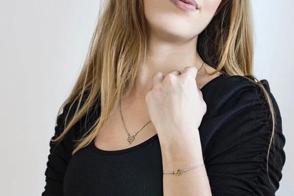BeWooden BeWooden Herzchen Armbänder mit Holzdetail, Lini, – Produktbild 3 von 3