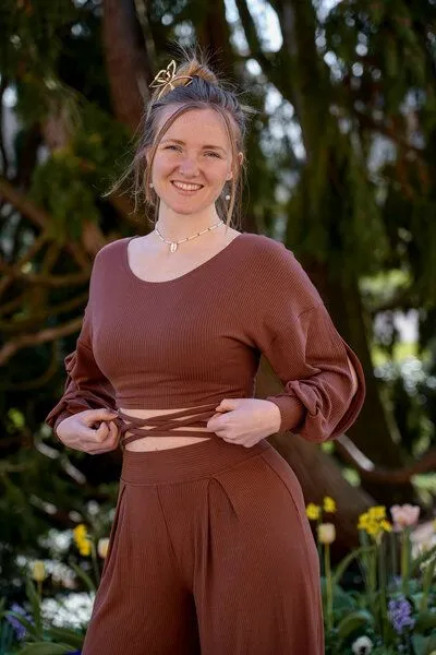 Vivien Joy Vivien Joy Flower Pulli mit Schlitzen an den Ärmeln - Farrah, Pecan (braun), – Produktbild 4 von 4