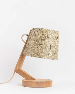 ALMUT von Wildheim ALMUT von Wildheim dimmbare Tischlampe aus Eiche mit Lampenschirm aus Naturmaterialien – Produktbild 1 von 1