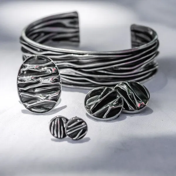 pakilia pakilia Silber Ohrringe Wellen rund Fair-Trade und handmade – Produktbild 2 von 3