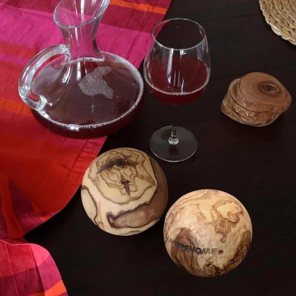 NATUREHOME NATUREHOME Deko-Kugeln Handschmeichler 2er Set Olivenholz 5, 7 oder 10 cm – Produktbild 1 von 4