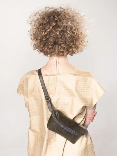 monday market monday market Bauchtasche Luca aus Pull-Up-Leder, Grün-grau, – Produktbild 2 von 4