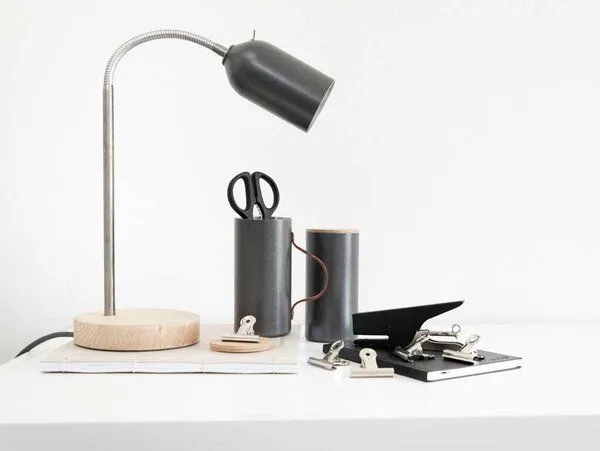werkvoll by Lena Peter werkvoll by Lena Peter Upcycling Feuerlöscher Schreibtischleuchte FIRELIGHT, Wunschfarbe, – Produktbild 3 von 4