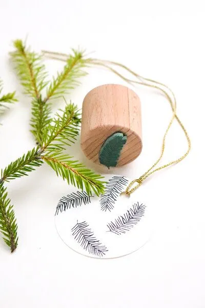 STUDIO KARAMELO STUDIO KARAMELO Ministempel TANNENZWEIG Buchenholz – Produktbild 3 von 3