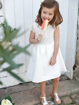 Vertbaudet Festliches Mädchen Kleid mit Makrameespitze – Produktbild 1 von 1