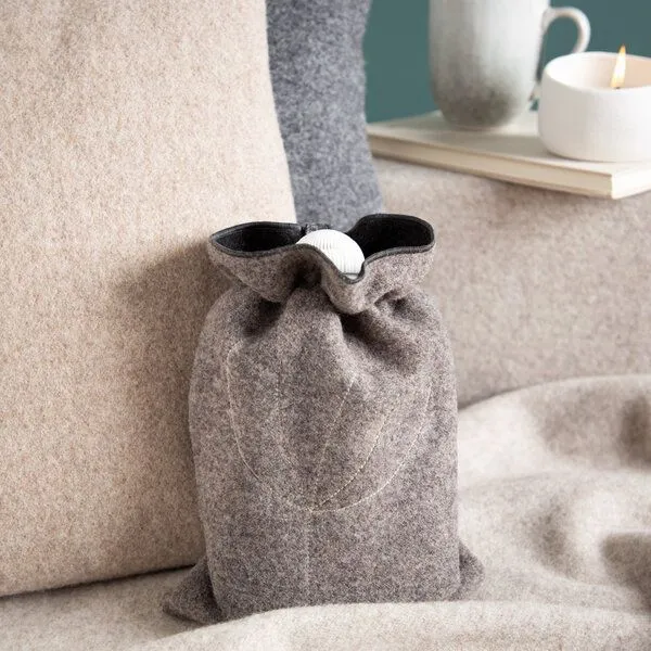 nahtur-design nahtur-design Ökowärmflasche mit Bezug aus 100% Schurwolle, Braun, – Produktbild 1 von 4