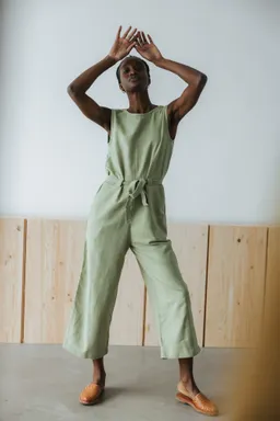 Jyoti - Fair Works Jyoti - Fair Works Damen vegan Jumpsuit Jalina Lindgrün – Produktbild 1 von 1