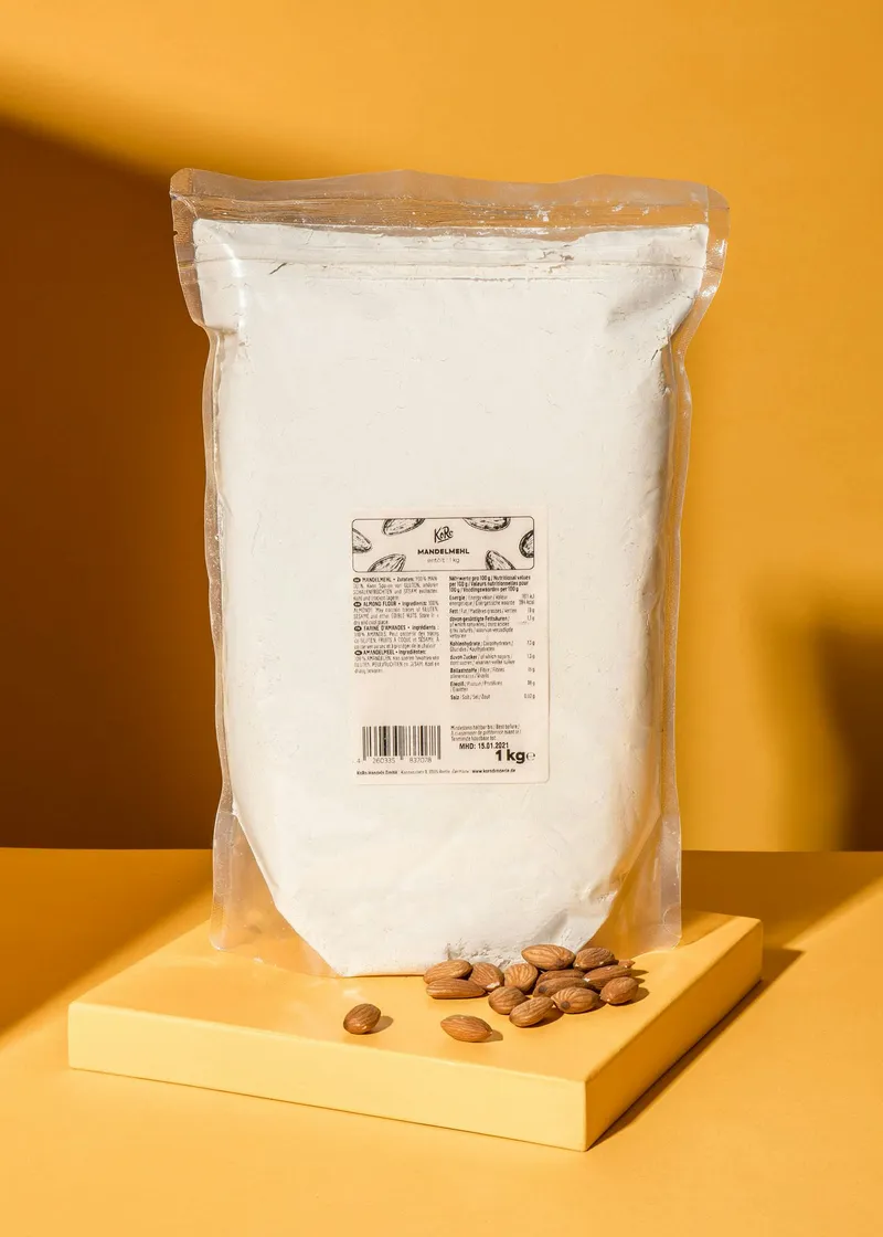 KoRo Teilentöltes Mandelmehl | 1 kg – Produktbild 1 von 5