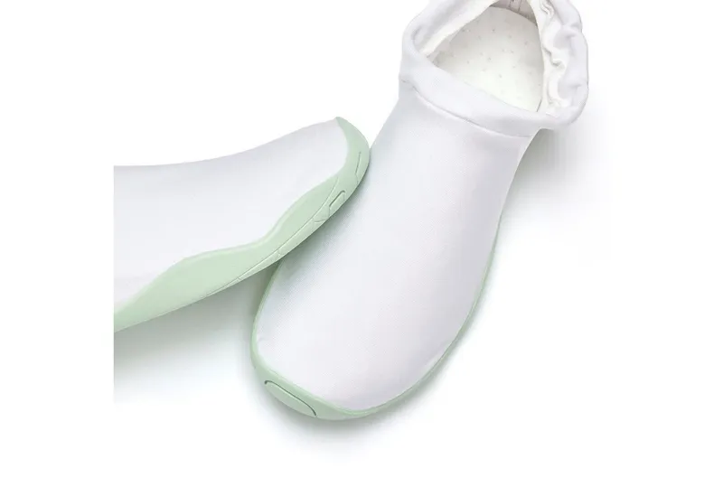 VENICE BEACH VENICE BEACH Badelatsche, Badeschuhe, Badeschlappe, Wasserschuh, leichter Slipper Aquaschuh schnelltrocknend mit ultraleichter Sohle VEGAN, Grün|weiß, – Produktbild 1 von 5