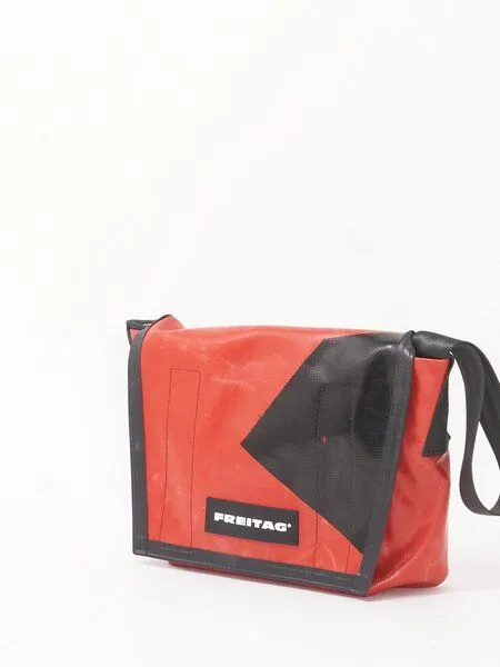 Freitag Freitag F11 LASSIE - red black (000004048884) – Produktbild 2 von 3
