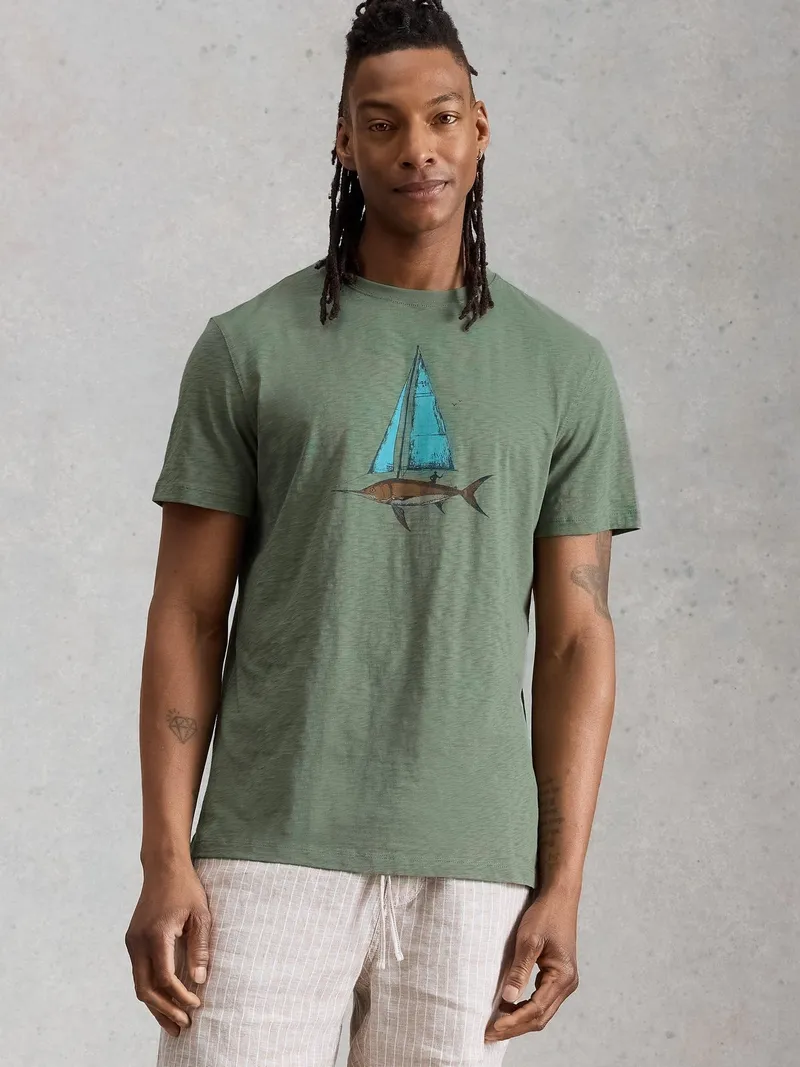White Stuff T-Shirt Abersoch Sail Fish - S/R, Grün print, – Produktbild 1 von 4