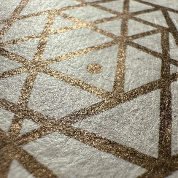 Veskor Cassiopeia Veskor Cassiopeia SRI YANTRA Symbol Linoldruck | 22 × 22 cm | Gold auf Naturweiß – Produktbild 2 von 4