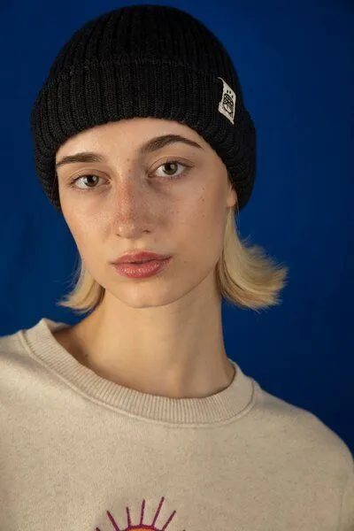 Kiwistories Strickmütze Slim Fit anliegend aus Merino-Wolle Unisex, Schwarz, – Produktbild 1 von 4