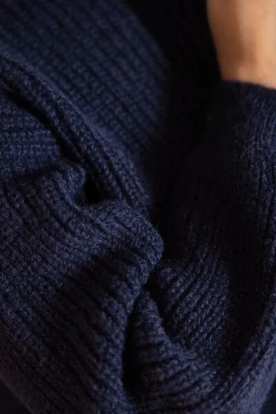 Jyoti - Fair Works Jyoti - Fair Works Baby-Alpaka Turtleneck Strickpullover Sabeti, Blau, – Produktbild 4 von 4