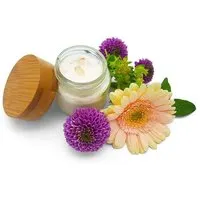 Kleine Auszeit Manufaktur Kleine Auszeit Manufaktur Sheasahne Blütenfrische - vegan, palmölfrei und plastikfrei - reichhaltige Bodylotion – Produktbild 1 von 1