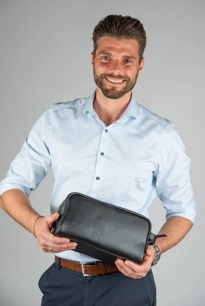 GREVIRO GREVIRO Kulturbeutel "L" aus Kaktusleder (vegan), Schwarz, – Produktbild 1 von 2