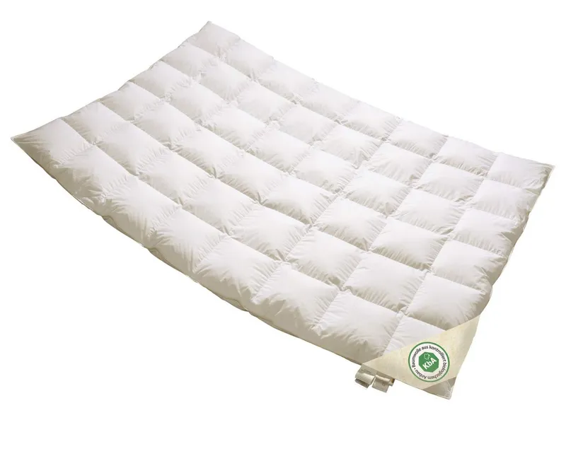Vitaschlaf Daunenbettdecke Vitaschlaf® BIO-LUXE-KBA Bettdecken für Sommer Winter Ganzjahresdecke, Füllung: 100% Daunen, alle Wärmestufen, Bezug: 100% BIO-BAUMWOLLE, Bettdecke 135x200 cm, 155x220 cm und weitere Größen – Produktbild 1 von 6