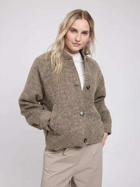 Mazine Mazine Bomberjacke in Woll-Optik aus recykeltem Plastik, Braun, – Produktbild 1 von 4