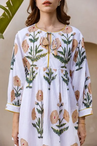 Haus of Namaste Haus of Namaste Ballonkleid kurz aus Bio-Baumwolle „Marigold Kurzkleid“ , handbedruckt mit veganen Farben – Produktbild 2 von 4