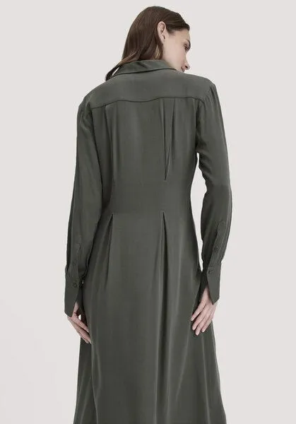 hessnatur hessnatur Kleid Midi Regular aus reiner LENZING ECOVERO Viskose, Tannengrün, – Produktbild 2 von 4
