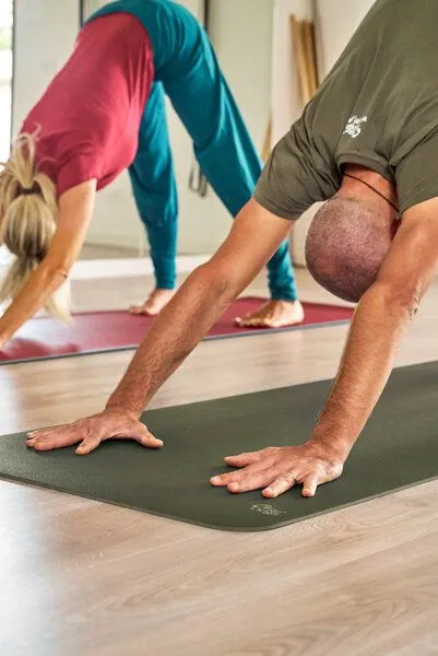 ReYoga ReYoga element GROW 4mm - rutschfeste Yogamatte aus 100% Naturkautschuk, Lotus love (orangerot/violett), – Produktbild 4 von 4