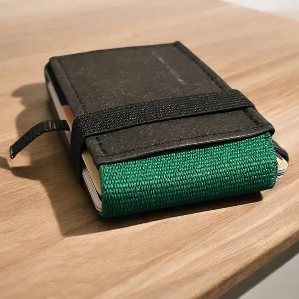 ANDERS & KOMISCH ANDERS & KOMISCH Kleiner Geldbeutel mit Münzfach - MINI PRO Wallet, Schwarz/grün, – Produktbild 2 von 4