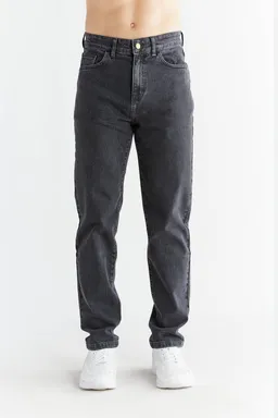 Evermind Evermind Herren vegan Jeans Regular Fit Karbongrau – Produktbild 1 von 1