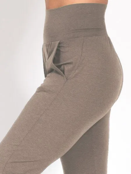 Magadi Magadi Yoga- und Wohlfühlhose Paula aus weichem Naturmaterial, mit Taschen, Natur (dust), – Produktbild 2 von 4
