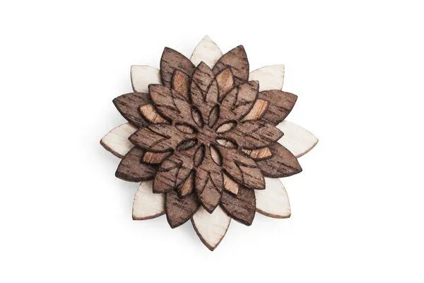 BeWooden BeWooden Brosche aus Holz Illa – Produktbild 1 von 4