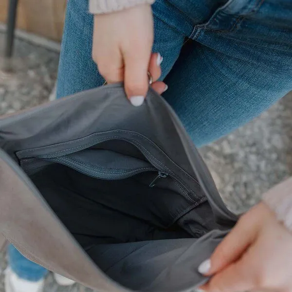 BOWLEANIES TASCHEN BOWLEANIES TASCHEN 2-in-1 Rucksacktasche aus Lederfaserstoff, Hellgrau & dunkelgrau, – Produktbild 3 von 4