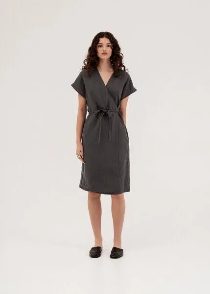 AmourLinen AmourLinen Wickelkleid aus Leinen OLIVIA, Charcoal (schwarz), – Produktbild 2 von 3
