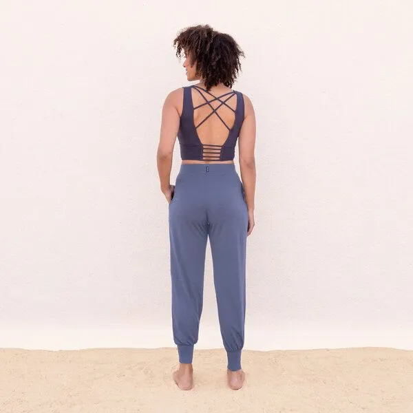 Jaya Jaya KURZES TOP SURYA - Bra/Croptop aus elastischer Biobaumwolle, Tankttop Stil vorne mit breiteren Trägern & raffiniertem Rücken, Nightblue/blau, – Produktbild 2 von 2