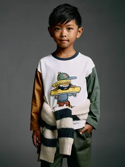 Vertbaudet Shirt mit kontrastfarbenen Ärmeln und Print Jungen – Produktbild 1 von 1