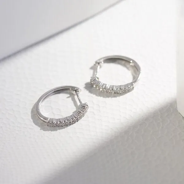 Eppi Eppi Runde Ohrringe mit Lab Grown Diamanten Nicholls, Weiss, – Produktbild 4 von 4
