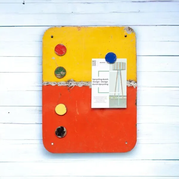 Moogoo Creative Africa Moogoo Creative Africa Magnettafel aus recycelten Ölfässern mit 5 bunten Magneten - Industrial Upcycling, Rot, – Produktbild 1 von 4