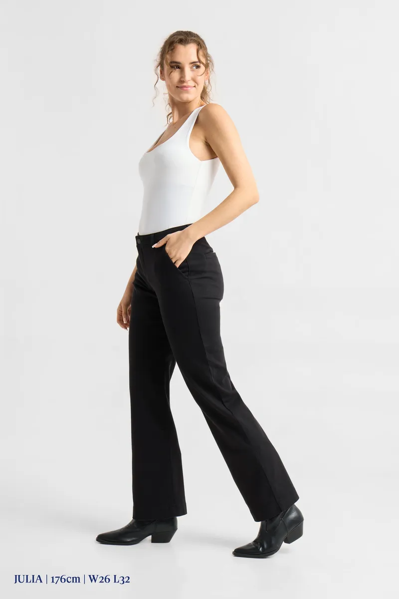 DAWN Dawn Damen vegan Jeans Cosma Flared Chino Stay Black, Schwarz, – Produktbild 1 von 2