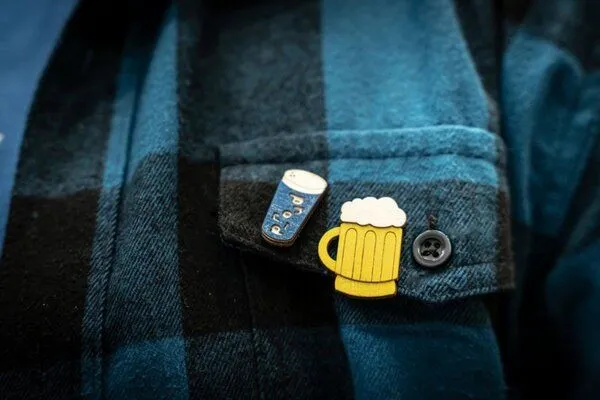 BeWooden BeWooden Holzbrosche Beer Brooch – Produktbild 2 von 4