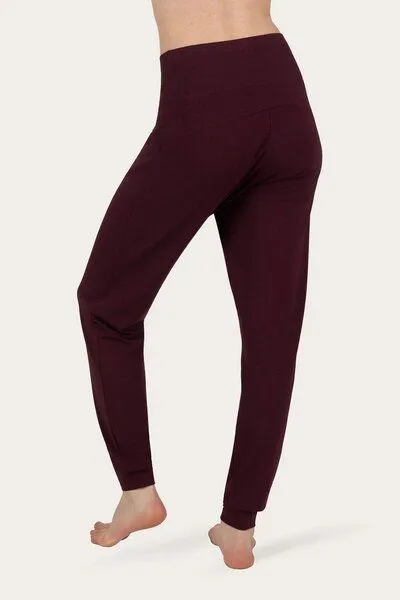 Urban Goddess Urban Goddess Ojas Loose Fit Yoga Hose mit Bambus viskose, Fig (lila), – Produktbild 3 von 4