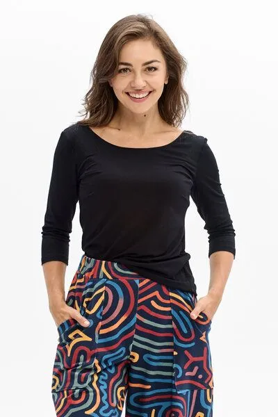 KOKOworld KOKOworld Damen Bluse SALSA – Figurbetontes Shirt aus LENZING ECOVERO Viskose, Black (schwarz), – Produktbild 1 von 4