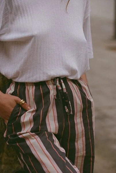 Nénés Nénés Mathilde-Hose, Pflaume streifen, – Produktbild 4 von 4