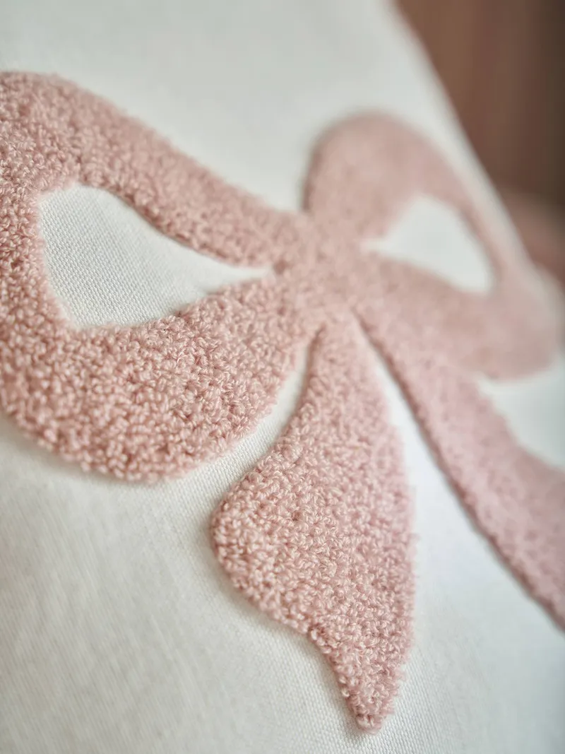 Vertbaudet Deko-Kissen SCHLEIFE mit Zierborte Kinderzimmer, Wollweiß, – Produktbild 3 von 4