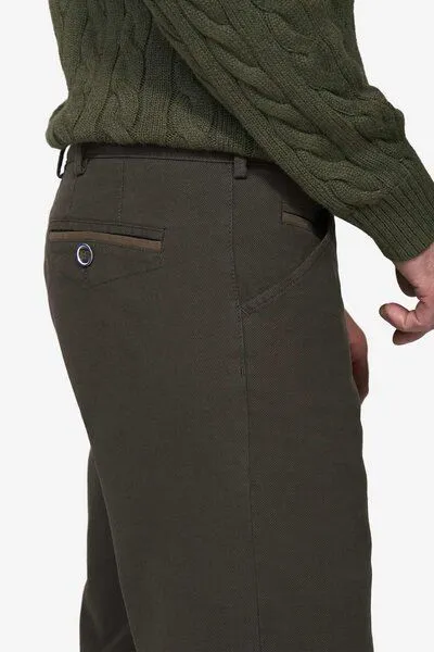 Meyer Meyer Chino in Mikro Struktur, Braun (oliv), – Produktbild 4 von 4