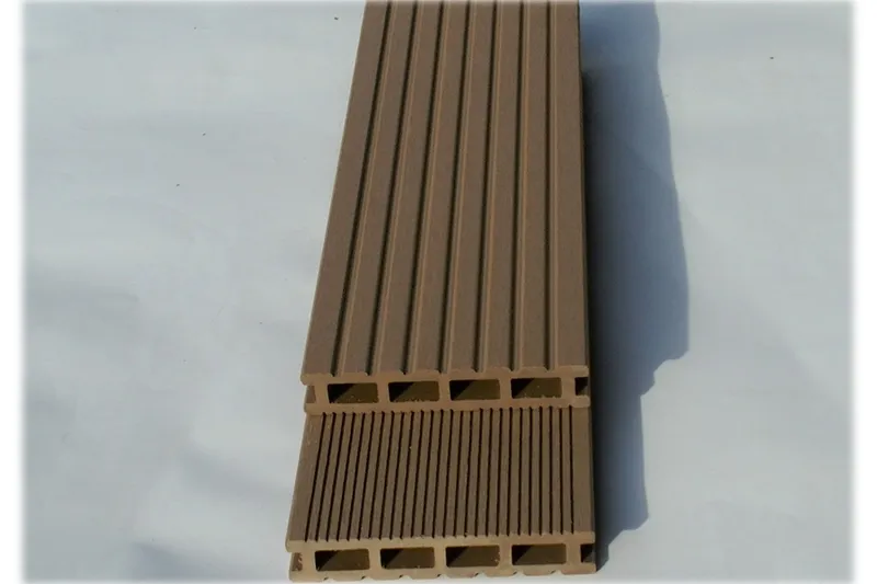 woodstore24 BPC Hohlkammerdiele WoodoIbiza, 25 x 145 mm, sandfarbend, 4,00 m lang – Produktbild 1 von 1