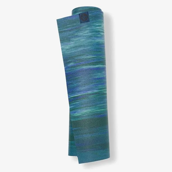 Manduka Manduka eKO SuperLite® Travel Mat Yogamatte, Blue toad marble (blau), – Produktbild 3 von 4