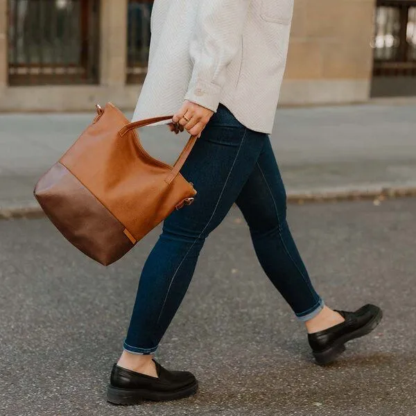 BOWLEANIES TASCHEN BOWLEANIES TASCHEN Mittelgroße Umhängetasche aus Lederfaserstoff, Braun & dunkelbraun, – Produktbild 2 von 4