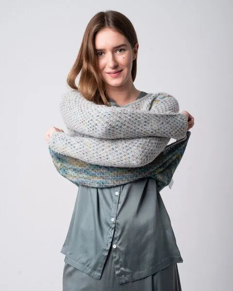 Alma & Lovis Alma & Lovis Wendepullover aus Baby-Aplaka | Handpaint Pullover, Mint, – Produktbild 4 von 4