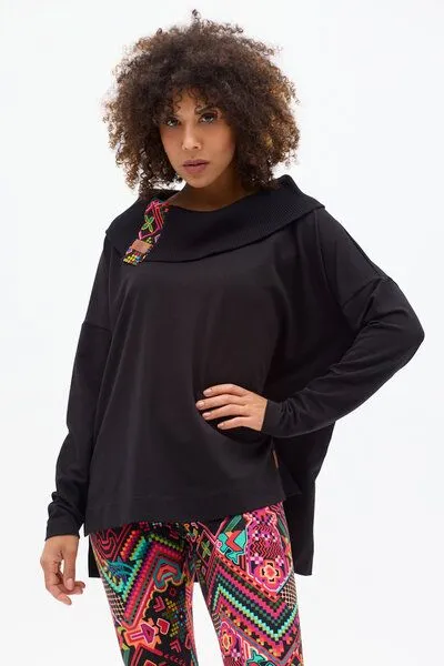 KOKOworld KOKOworld Sweatshirt Cinta – Oversize-Schnitt – Boot-Ausschnitt mit breitem Rippkragen – farbenfroher Print – fair produziert in der EU, Black telar (schwarz), – Produktbild 1 von 4