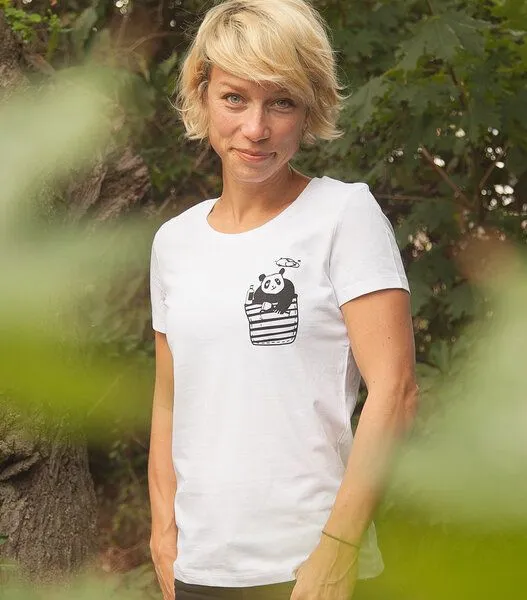 päfjes Pingzi Panda - Brust Motiv - päfjes Fair Wear Frauen T-Shirt - White – Produktbild 3 von 4