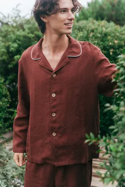 AmourLinen AmourLinen Herren vegan Set Pyjama Klassisch Harry Terracota – Produktbild 1 von 1
